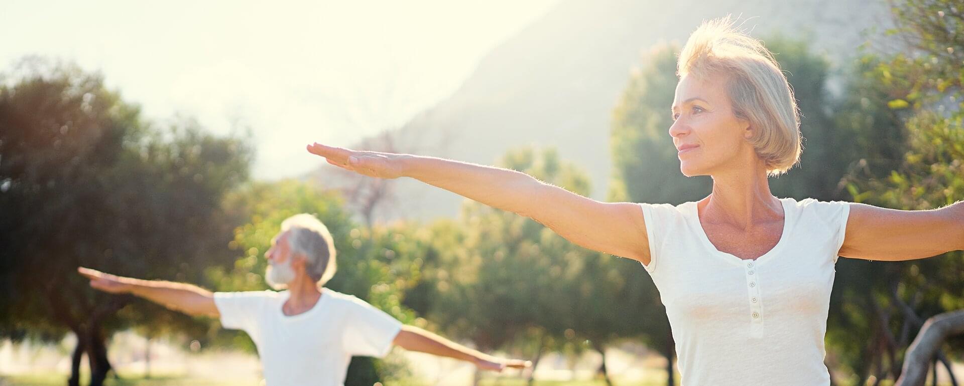 Yoga in het park, gezondheid, senioren, emporia